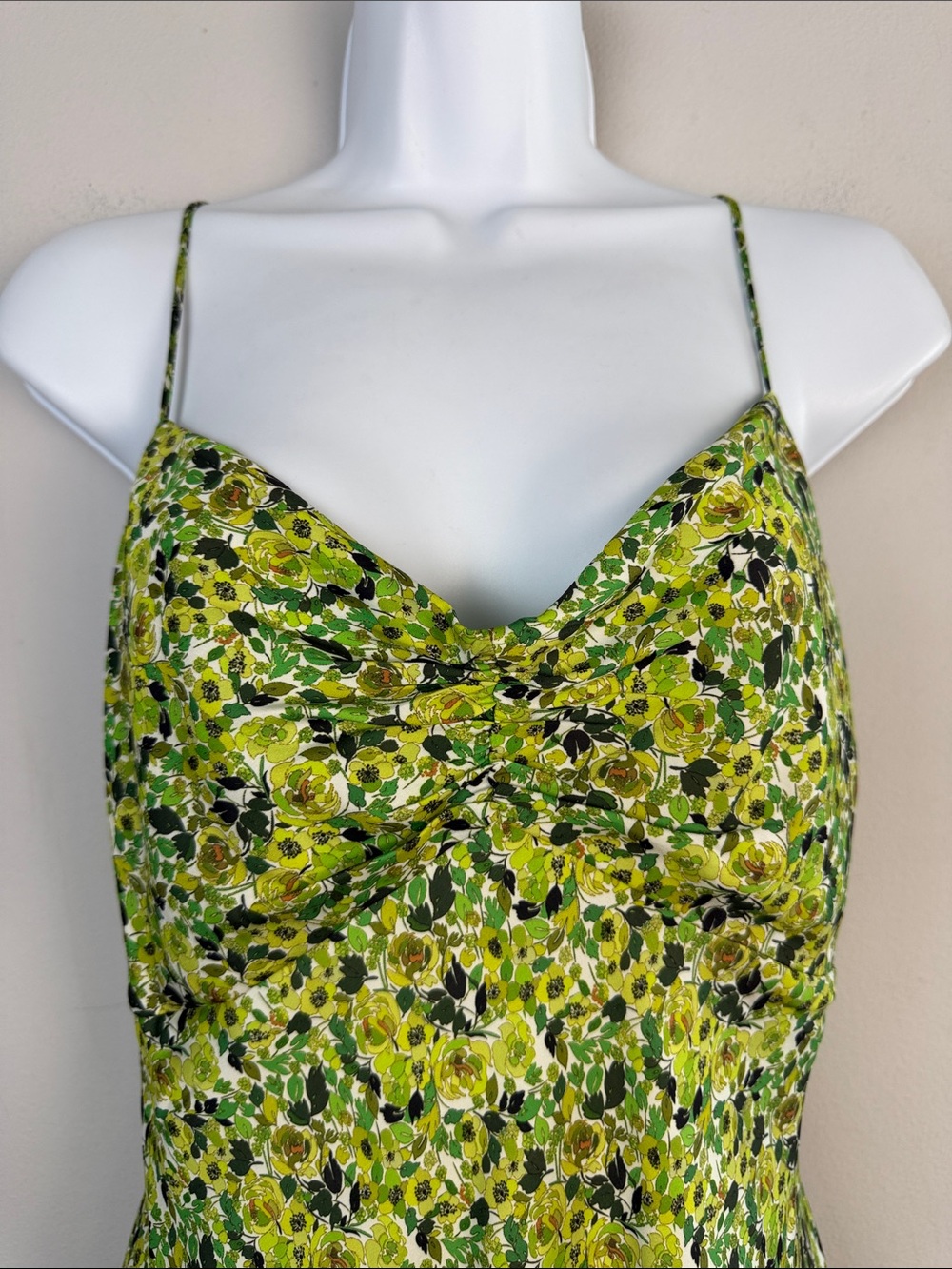 Favorite Daughter The Envy Slip Dress Lg Midi
Relaxed Fit Slinky Green Floral - Picture 5 of 16
